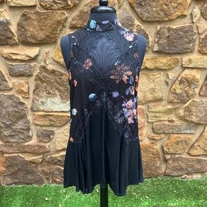 Daytrip Floral and Lace Mock Neck Sleeveless Tunic Blouse - Size S